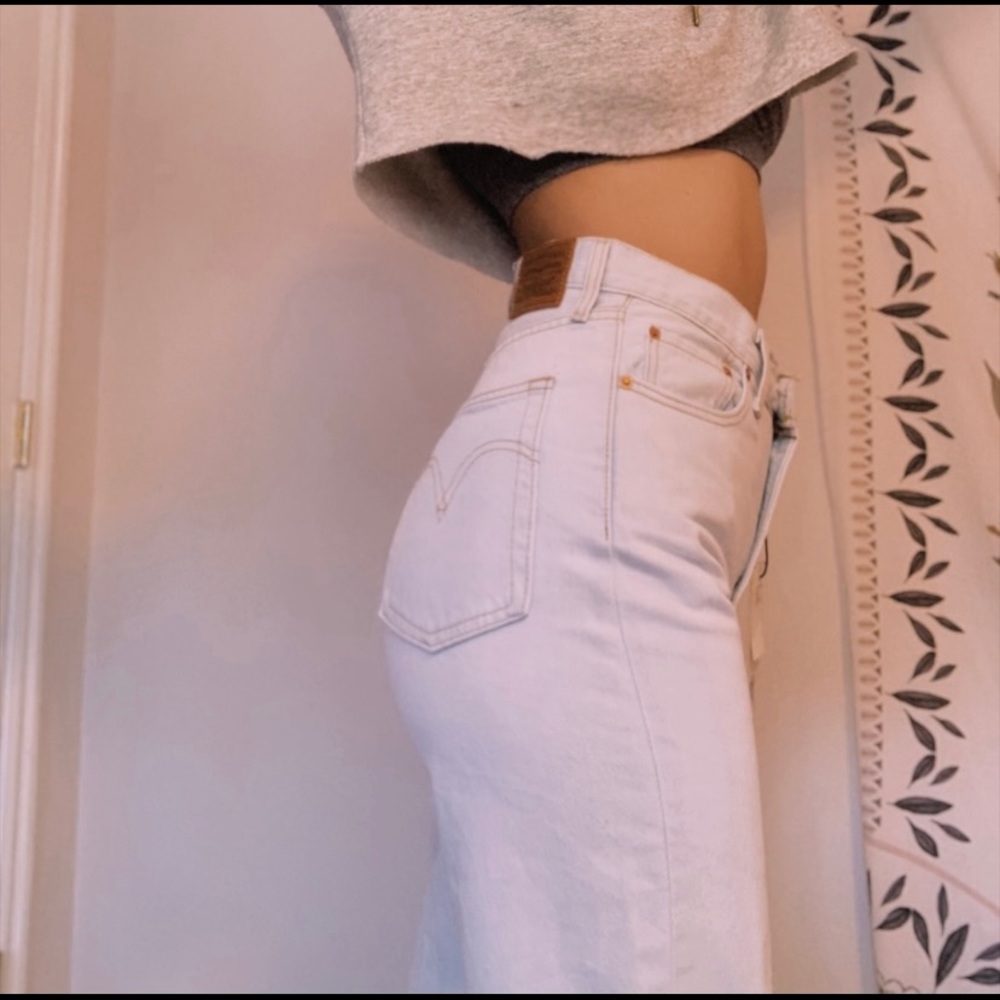 VINTAGE BRAND NEW LEVI WIDE LEG JEANS